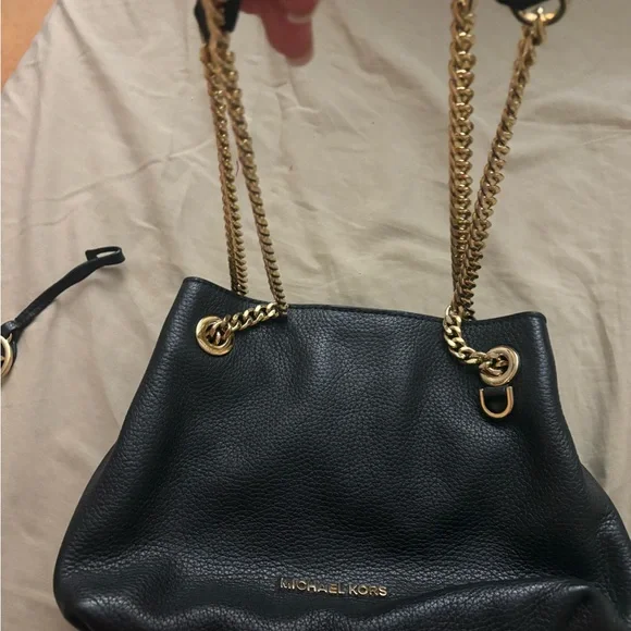 Michael Kors Black Shoulder Bag with Gold Chain - Picture 13 of 16